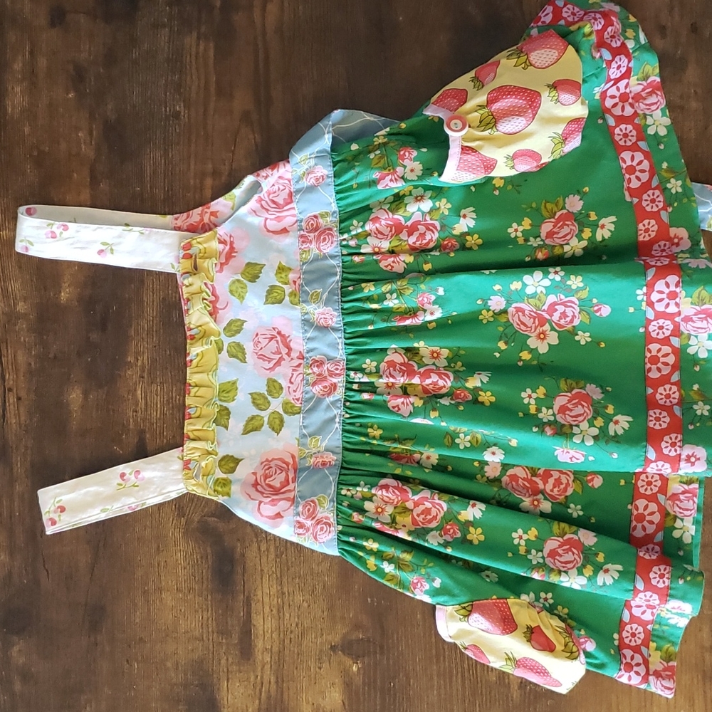 EUC Matilda Jane summer tunic. Size 6. Roses Floral Strawberry Pockets.